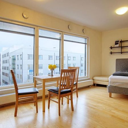 Studio Apartment In Quiet Heart Of Everything Tallinn Luaran gambar