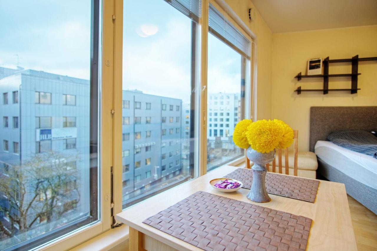 Studio Apartment In Quiet Heart Of Everything Tallinn Luaran gambar