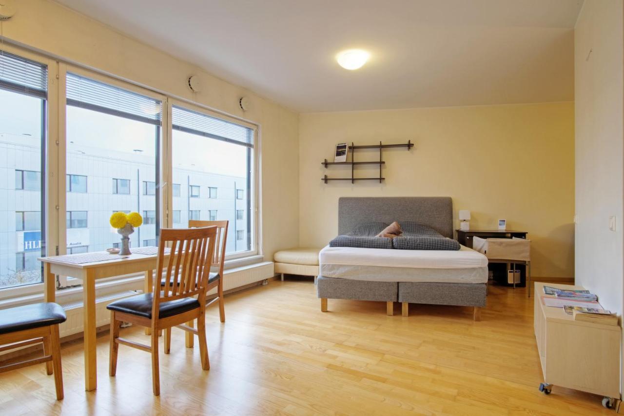 Studio Apartment In Quiet Heart Of Everything Tallinn Luaran gambar